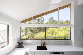 Otto Descola - Views, walk to Hastings St & beach, Noosa